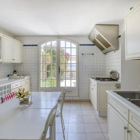 Magnificent Luxury Flat With Terrace In Tatil Evi Bandol
